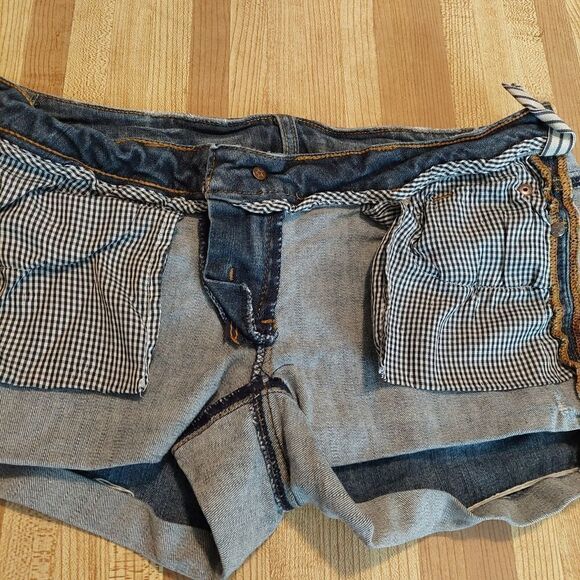 Woman's Distressed Cut Off Jeans Size 7 Shorts - Picture 15 of 16